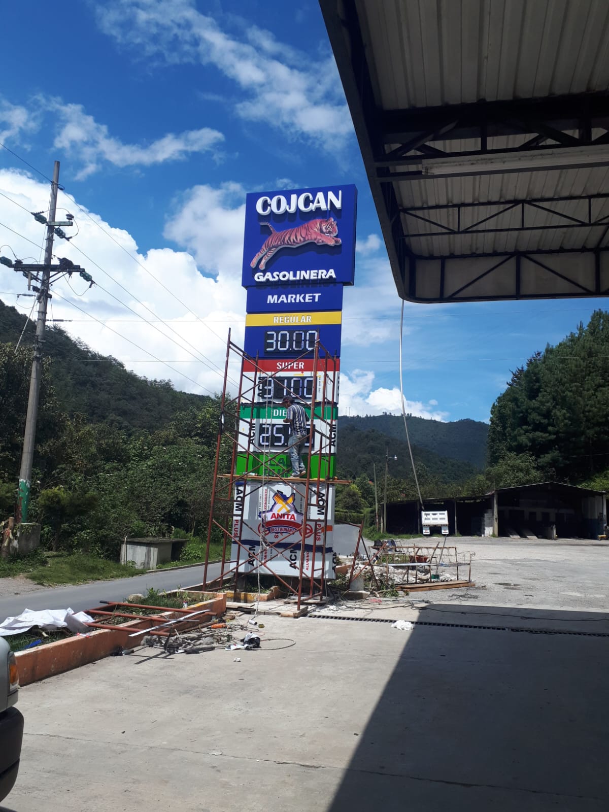 Construcción de Tótem para gasolinera