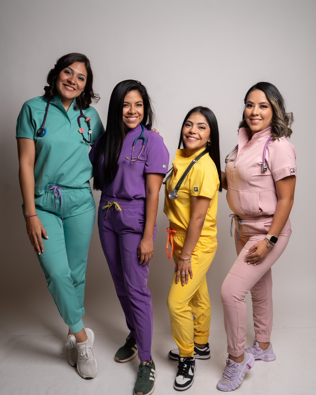 Elige tu color favorito y luce increíble en tu uniforme médico! ?