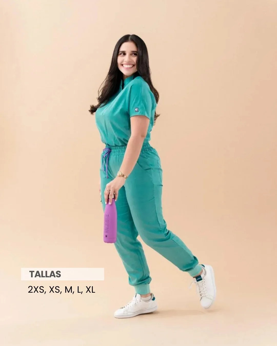 Combina comodidad y estilo con nuestros uniformes médicos.